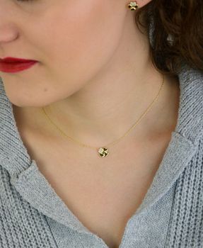 Delikatny naszyjnik damski Nomination Italy z kolekcji Petit Sparkle. Srebro 925 pozłacane 18K żółtym złotem, ozdobna koniczynka z cyrkoniami. Regulowana długość 38–44 cm. Idealny prezent z certyfikatem autentyczności (1).JPG